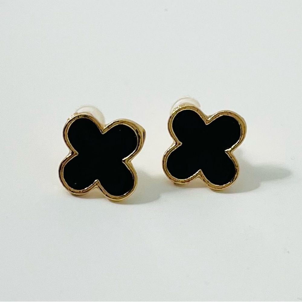 ⭐️NWT Black Clover Quatrefoil Gold Stud Earrings